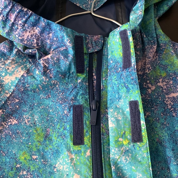 NWOT all in motion windproof Coat. - Picture 5 of 8